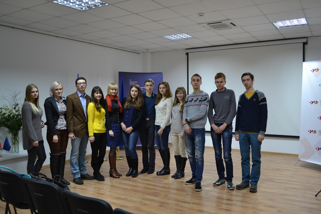 Grupa przyszłych dyplomatów w CKPiDE