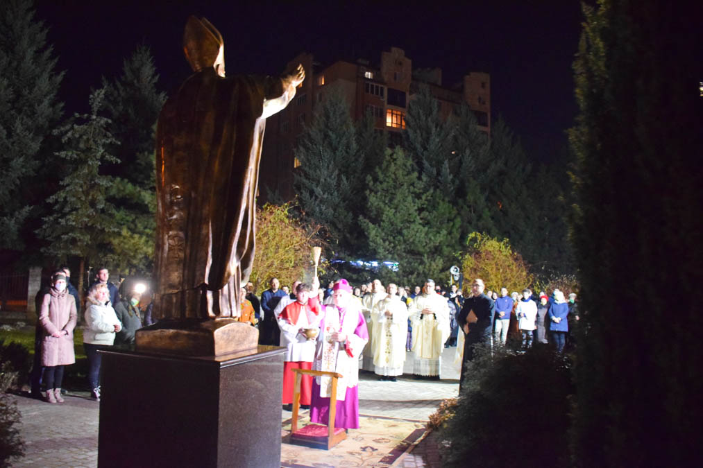 Освячення пам’ятника Св. Йоана Павла ІІ в Івано-Франківську