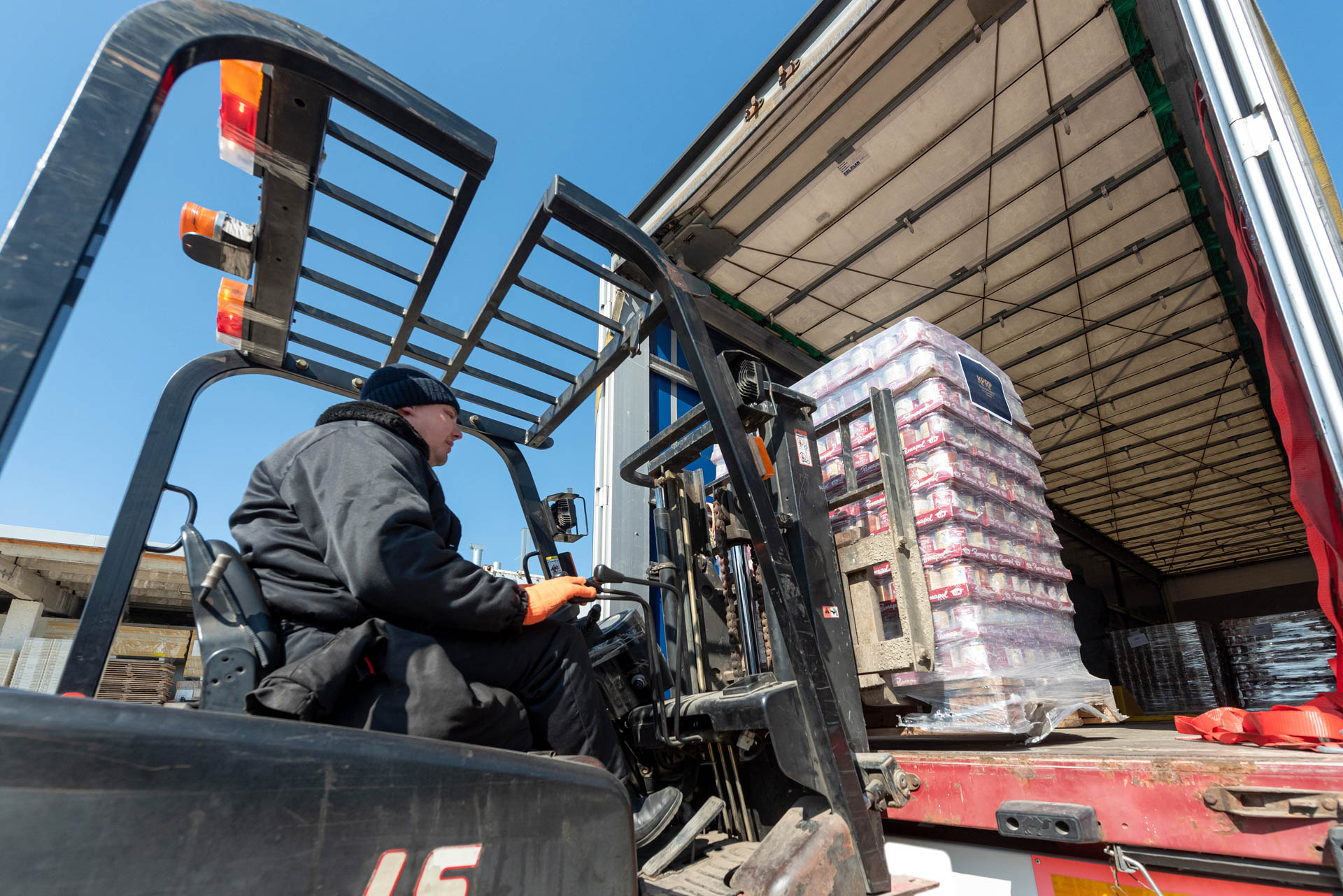 Ciężarówka z pomocą humanitarną od Kancelarii Prezydenta Rzeczypospolitej Polskiej