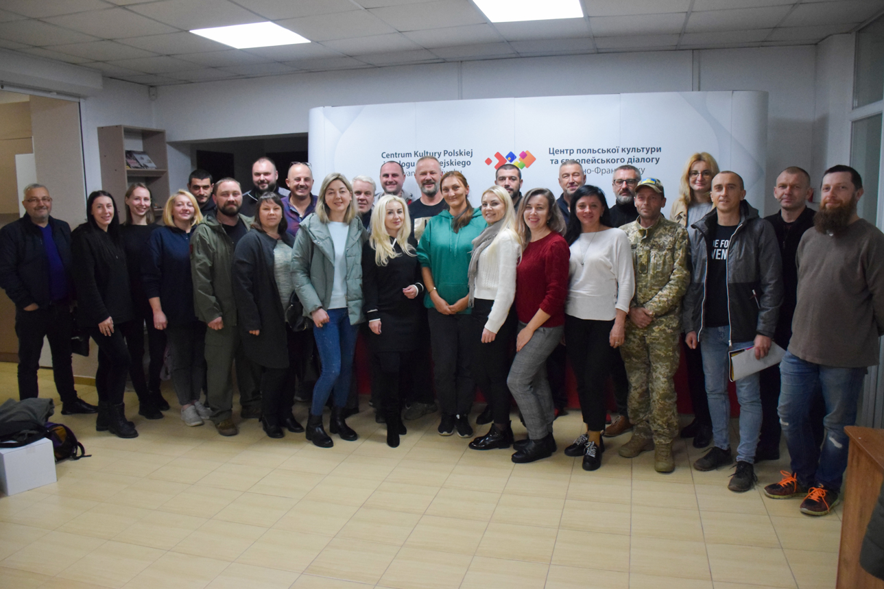 Зустріч волонтерів, які підтримують захисників України та мирних жителів